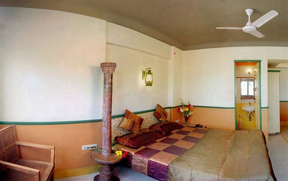 Hotel Oyo 19917 Golden Swan à Bombay Extérieur photo